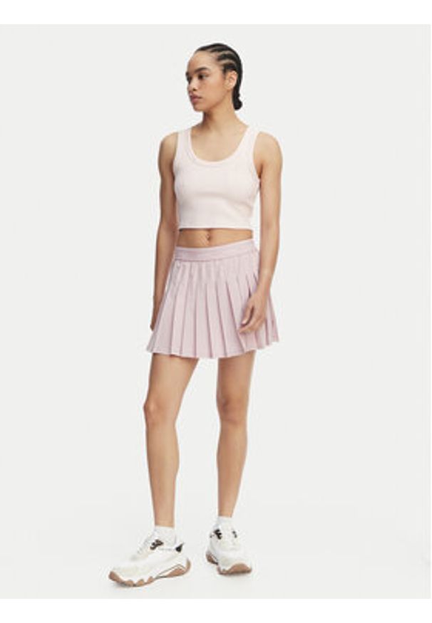 Guess Top V6GP07 K2987 Różowy jasny Slim Fit. Kolor: różowy. Materiał: wiskoza