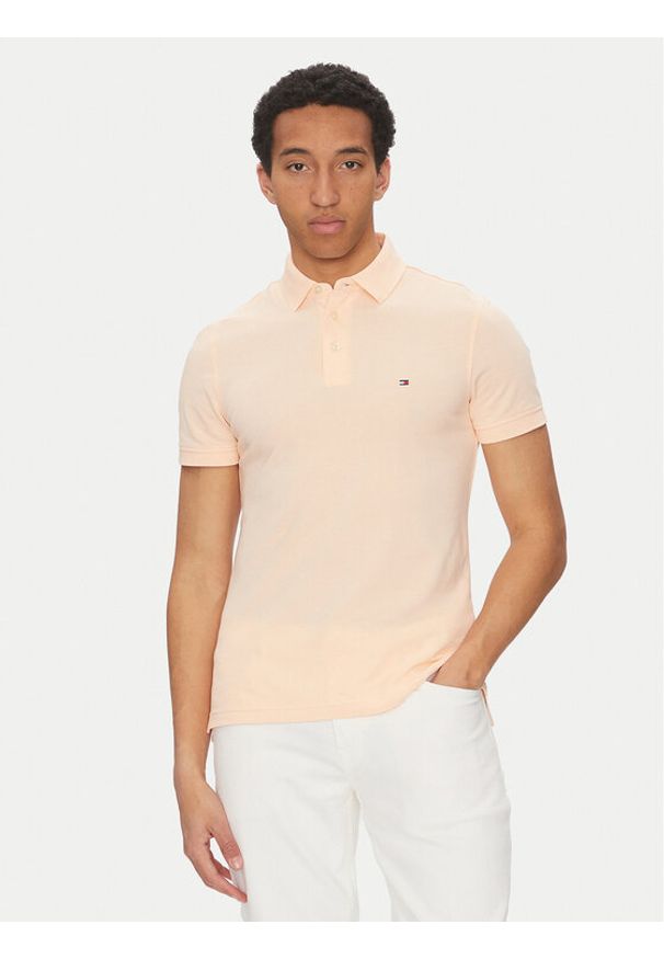 TOMMY HILFIGER - Tommy Hilfiger Polo 1985 MW0MW17771 Koralowy Slim Fit. Typ kołnierza: polo. Kolor: pomarańczowy. Materiał: bawełna