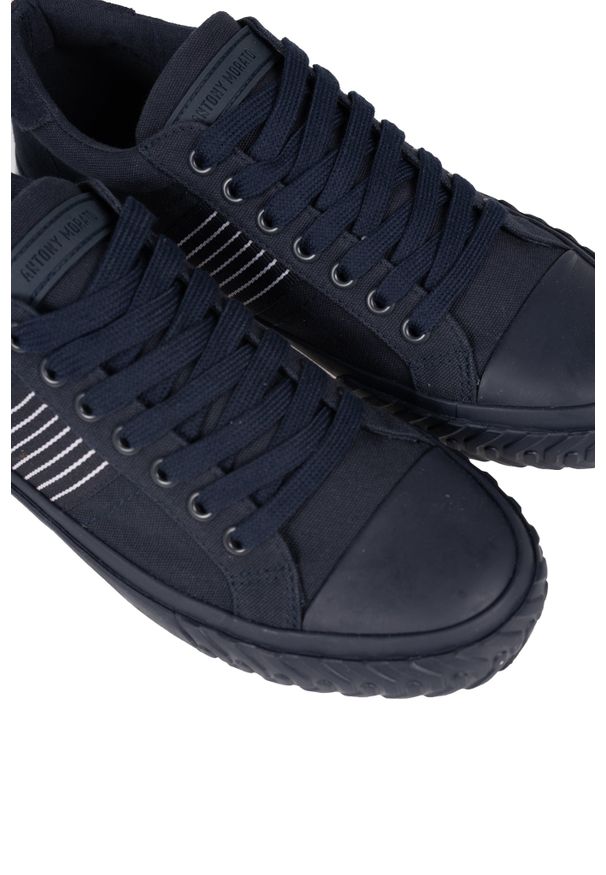 Antony Morato Sneakersy | MMFW01240-LE500024 | Mężczyzna | Granatowy. Nosek buta: okrągły. Kolor: niebieski. Materiał: tkanina. Wzór: aplikacja. Sport: turystyka piesza