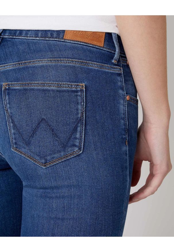 Wrangler - SPODNIE DAMSKIE WRANGLER SKINNY SOFT SKY W28KJB21K 112128278