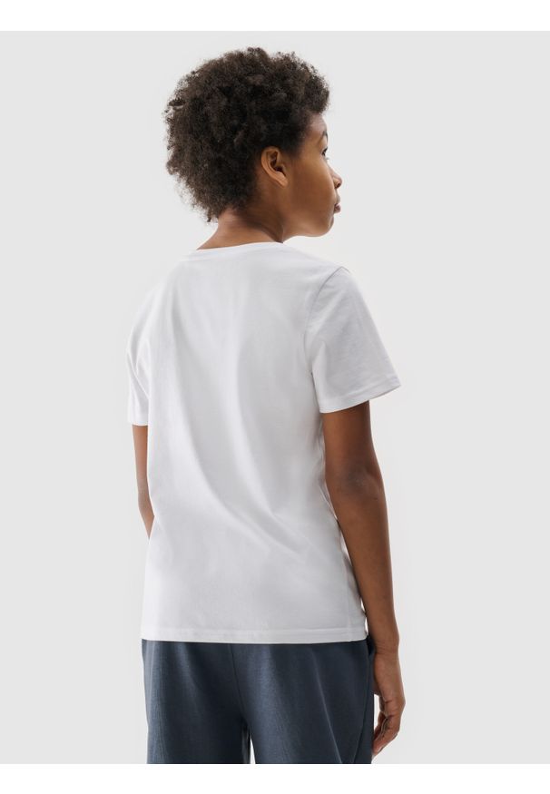 4f - 4F T-shirt z nadrukiem chłopięcy - biały 122 (6-7 lat). Okazja: na co dzień. Kolor: biały. Materiał: bawełna, jersey, dzianina. Długość rękawa: krótki rękaw. Długość: krótkie. Wzór: nadruk. Sezon: lato. Styl: sportowy, klasyczny, casual, street