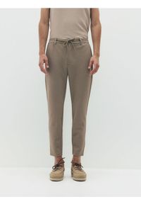 Reserved - Spodnie chino slim fit - jasnozielony. Kolor: zielony. Materiał: bawełna, tkanina