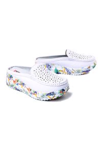 Artiker Relaks 58C0759, klapki damskie. Kolor: biały. Materiał: skóra. Obcas: na koturnie #1