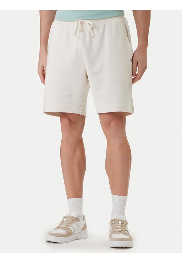TOMMY HILFIGER - Tommy Hilfiger Szorty materiałowe Essential MW0MW37240 Écru Regular Fit. Materiał: bawełna
