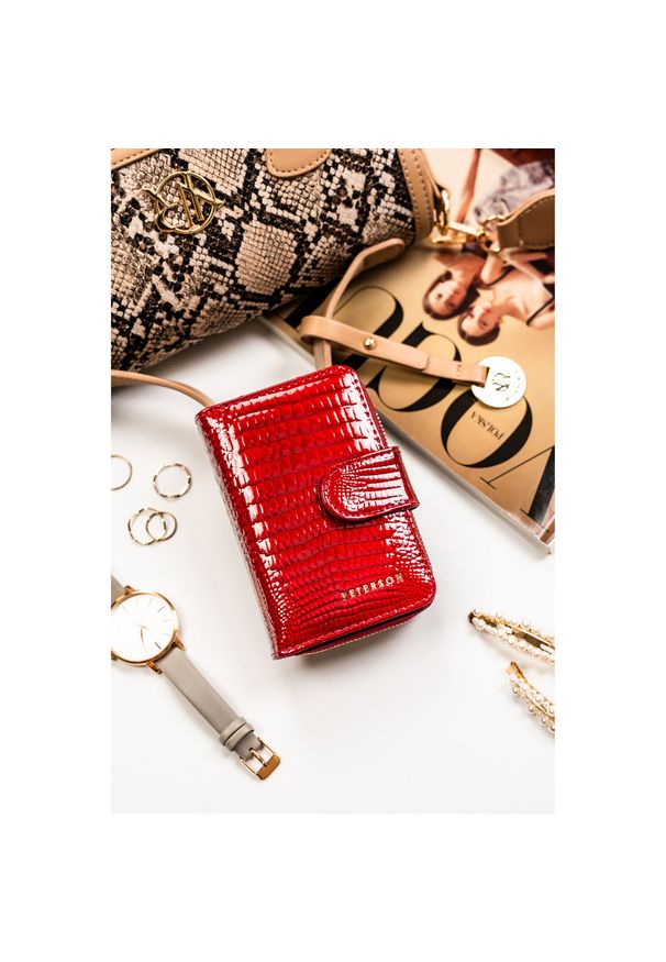 Portfel lakierowany Peterson PTN PH31-1-R czerwony. Kolor: czerwony. Materiał: lakier