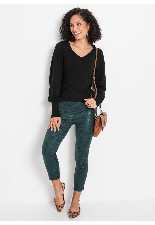 bonprix - Cienki sweter z wiskozy ze zrównoważonych źródeł. Kolor: czarny. Materiał: wiskoza. Wzór: gładki, ze splotem. Sezon: wiosna