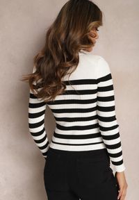 Renee - Biały Sweter z Poduszkami w Ramionach z Prążkowanej Tkaniny Elfela. Kolor: biały. Materiał: tkanina, prążkowany #2