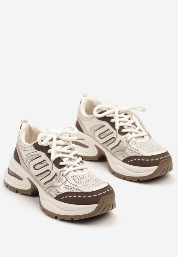 Renee - Beżowo-Brązowe Sneakersy na Platformie z Tłoczeniem z Geometrycznym Motywem Delothiel. Okazja: na co dzień. Kolor: beżowy. Materiał: jeans. Wzór: geometria. Obcas: na platformie
