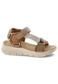 Sandały damskie Artiker, cholewka z materiału tekstylnego regulowane paski z zapięciem na rzep, brązowe, 58C1231. Okazja: na co dzień, na spacer. Zapięcie: rzepy. Kolor: brązowy. Materiał: materiał. Wzór: paski. Sezon: lato. Styl: casual #6
