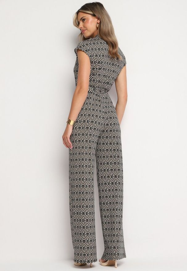 Born2be - Czarno-Biały Kombinezon z Wiskozą Wiązany w Pasie Sosofia. Okazja: na co dzień, na spacer. Kolor: czarny. Materiał: wiskoza. Styl: casual, elegancki