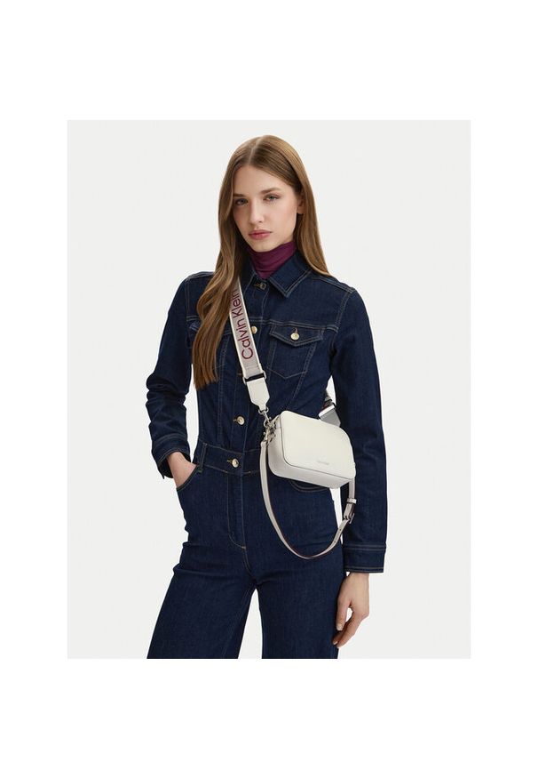 Torebka Calvin Klein. Kolor: biały