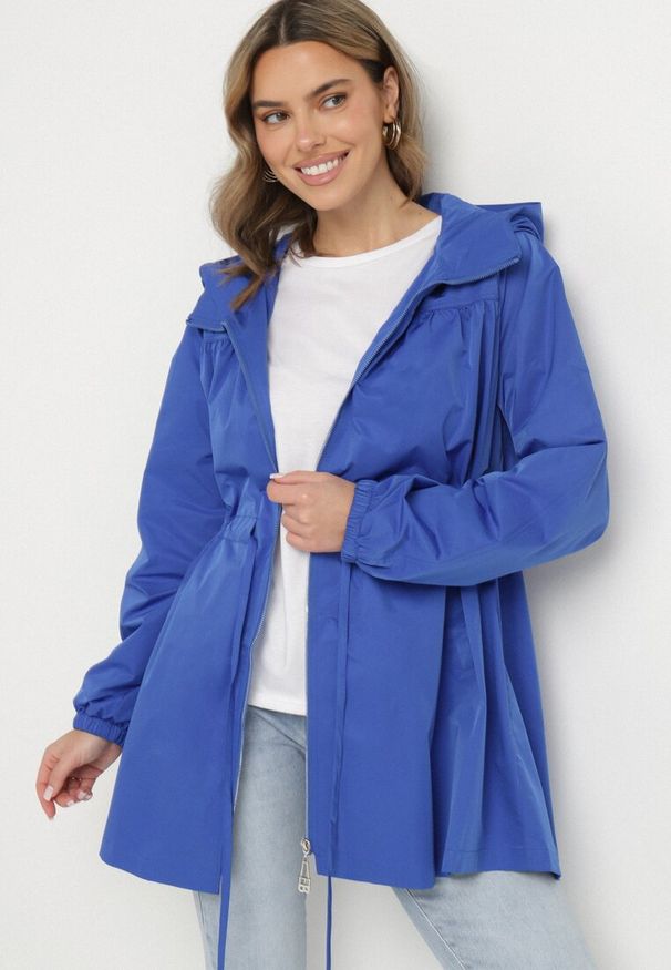 Born2be - Niebieska Kurtka Parka Ściągana w Pasie Troczkami Nevishia. Kolor: niebieski. Materiał: jeans. Styl: elegancki