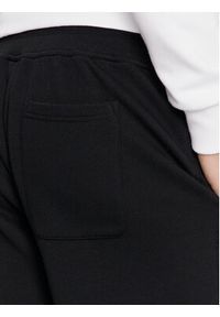 GANT - Gant Szorty sportowe Shield 2009027 Czarny Regular Fit. Kolor: czarny. Materiał: bawełna. Styl: sportowy #4