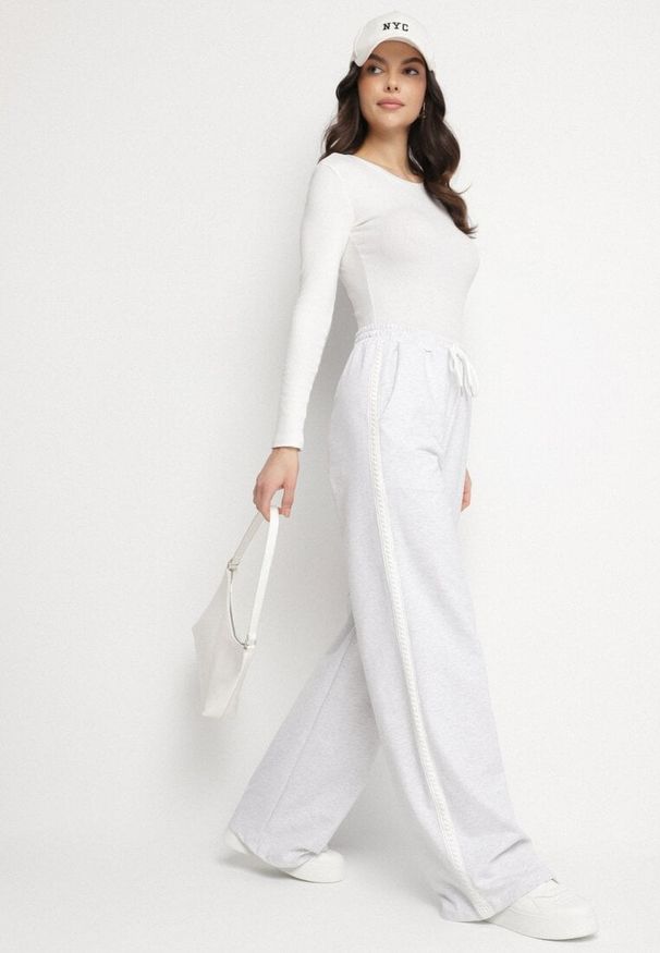 Born2be - Szare Szerokie Spodnie Dresowe z Bawełny z Wysokim Stanem i Lampasami Pillione. Okazja: na co dzień. Stan: podwyższony. Kolor: szary. Materiał: bawełna, dresówka. Styl: casual