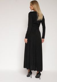 Born2be - Czarna Koktajlowa Sukienka Ozdobiona Metaliczną Aplikacją i Marszczeniem z Boku Retima. Kolor: czarny. Wzór: aplikacja. Styl: wizytowy #2