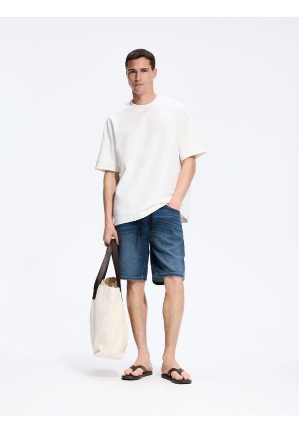 Reserved - Jeansowe szorty jogger - indigo jeans. Materiał: jeans