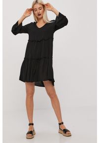 Jacqueline de Yong - Sukienka. Kolor: czarny. Materiał: tkanina. Wzór: gładki. Typ sukienki: rozkloszowane #5