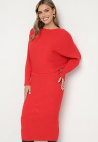 Born2be - Czerwony Prążkowany Komplet z Wiskozą Góra o Kroju Nietoperza Spódnica z Gumką w Pasie Zortia. Kolor: czerwony. Materiał: wiskoza, prążkowany. Wzór: prążki #5