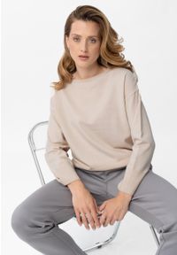 Volcano - Gładki, luźny sweter S-MARI. Okazja: na co dzień. Kolor: kremowy. Materiał: poliester, prążkowany, materiał, poliamid, dzianina, jeans, wiskoza. Wzór: gładki. Styl: klasyczny, casual, elegancki #1