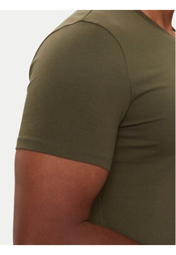 Guess T-Shirt M2YI32 J1314 Zielony Slim Fit. Kolor: zielony. Materiał: bawełna