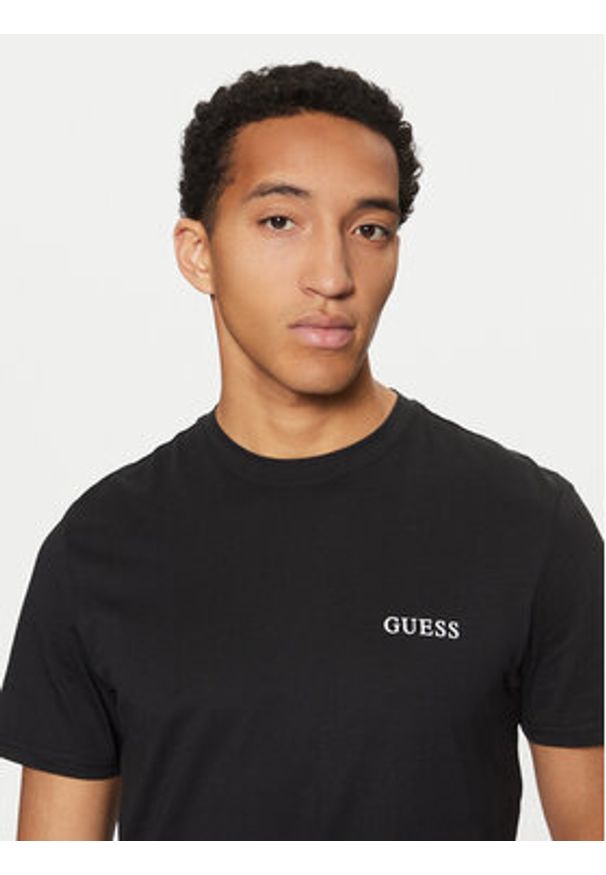 Guess T-Shirt U4BM03 KCAM1 Czarny Regular Fit. Kolor: czarny. Materiał: bawełna