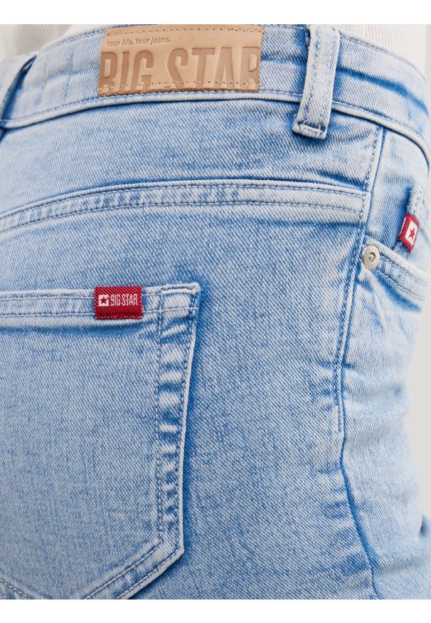 Big-Star - Jeansy damskie z krótką nogawką niebieskie Adela Cropped 205. Okazja: na co dzień. Kolor: niebieski. Długość: krótkie. Styl: casual, elegancki, klasyczny