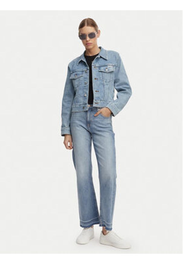 Calvin Klein Jeans Kurtka jeansowa LV047F672G Niebieski jasny Regular Fit. Kolor: niebieski. Materiał: bawełna