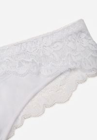 Renee - Białe Majtki Stringi Ozdobione Koronką Phisoris. Kolor: biały. Materiał: koronka. Wzór: koronka, aplikacja #3