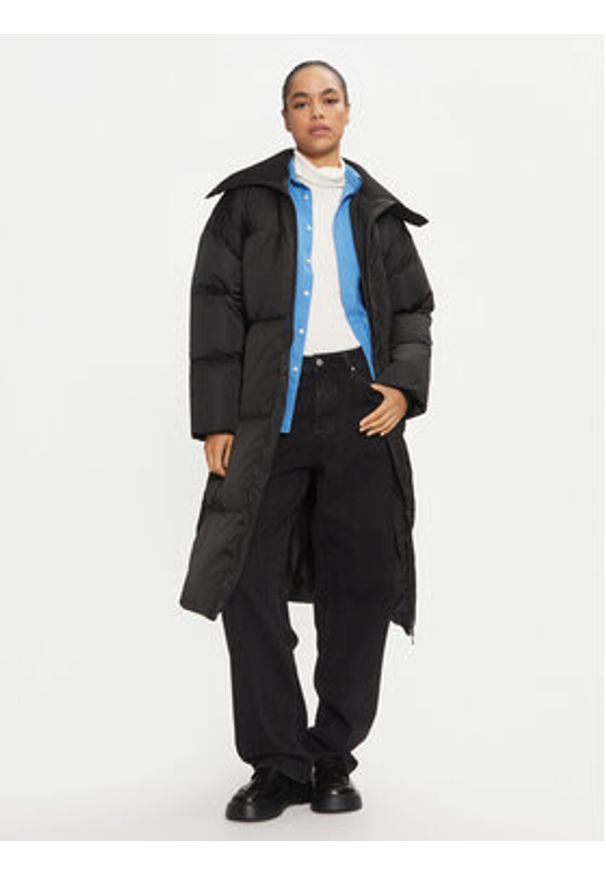 Calvin Klein Kurtka puchowa K20K207721 Czarny Regular Fit. Kolor: czarny. Materiał: syntetyk