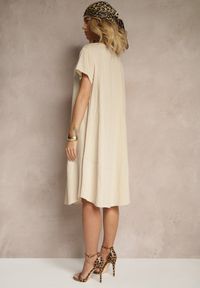 Renee - Beżowa Sukienka z Wiskozy o Rozkloszowanym Kroju Irisena. Okazja: na co dzień. Kolor: beżowy. Materiał: wiskoza. Typ sukienki: proste. Styl: casual, elegancki