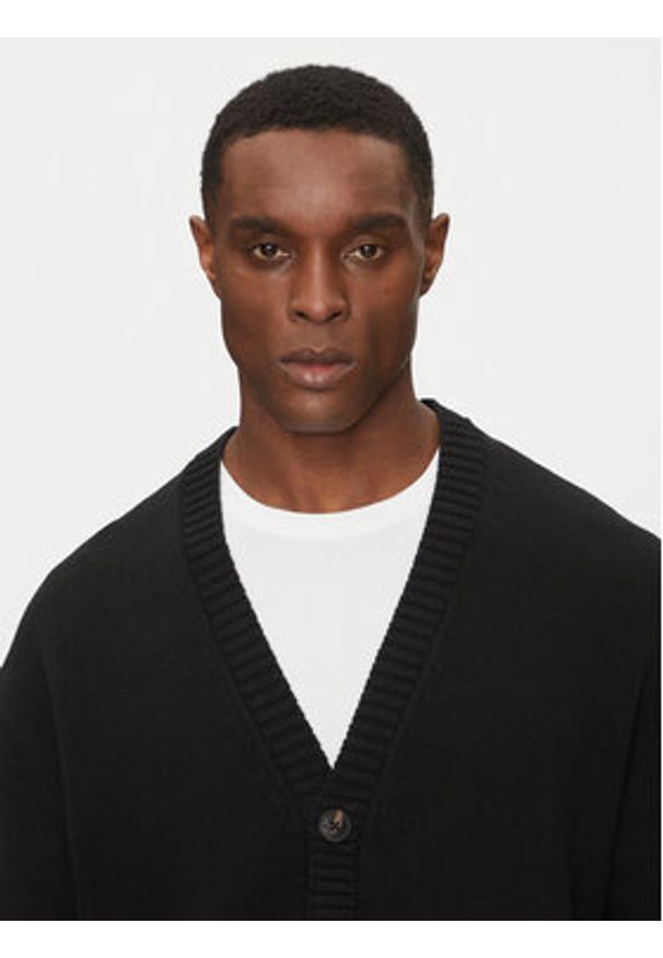 Guess Jeans Kardigan M5RR31 Z3HM1 Czarny Regular Fit. Kolor: czarny. Materiał: bawełna