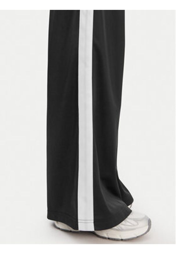 Reebok Spodnie dresowe Dianne RK25512CCW Czarny Relaxed Fit. Kolor: czarny. Materiał: syntetyk