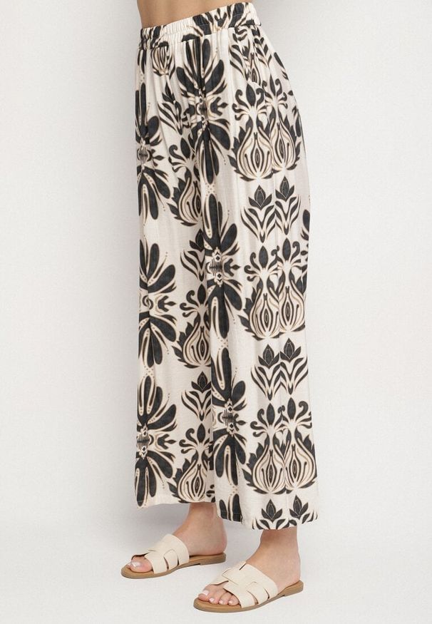 Born2be - Czarno-Beżowy Komplet z Wiskozą w Etniczny Wzór Długa Koszula i Szerokie Spodnie Rindira. Kolor: czarny. Materiał: wiskoza