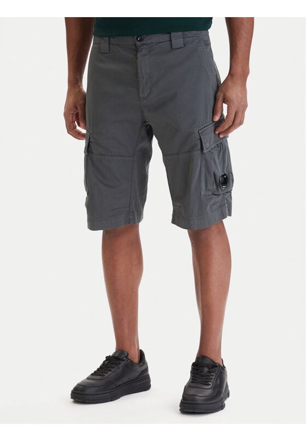 C.P. Company Szorty materiałowe 20CMBE746A005694G Szary Regular Fit. Kolor: szary. Materiał: bawełna