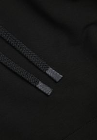 Born2be - Czarna Bluza z Kapturem i Kieszenią Typu Kangur Aqialei. Okazja: na co dzień. Typ kołnierza: kaptur. Kolor: czarny. Materiał: jeans, dresówka. Wzór: gładki. Styl: casual #3