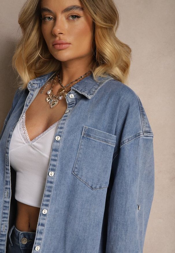Renee - Niebieska Jeansowa Koszula z Wiskozą o Kroju Oversize Ulariela. Okazja: do pracy. Typ kołnierza: kołnierzyk klasyczny. Kolor: niebieski. Materiał: wiskoza, jeans. Styl: elegancki, klasyczny