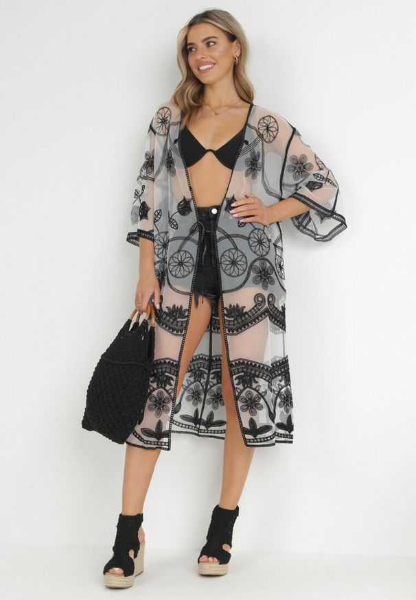 Born2be - Biało-Czarna Sukienka Plażowa z Haftem Rafif. Okazja: na plażę. Kolor: biały. Materiał: tkanina. Wzór: haft