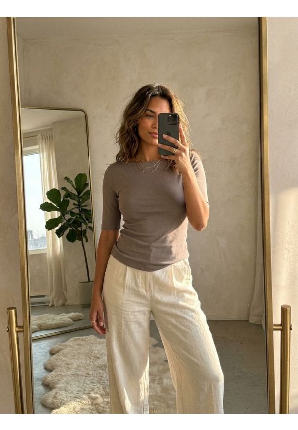 Sinsay - Bawełniana koszulka basic - brązowy. Kolor: brązowy. Materiał: bawełna