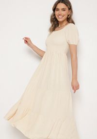 Born2be - Jasnobeżowa Rozkloszowana Sukienka z Dekoltem Typu Hiszpanka z Marszczeniem Lumorice. Okazja: na co dzień. Typ kołnierza: dekolt hiszpanka. Kolor: beżowy. Styl: casual, elegancki #4