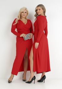 Born2be - Czerwona Sukienka Mellona. Typ kołnierza: dekolt w kształcie V. Kolor: czerwony. Materiał: materiał, dzianina. Długość rękawa: długi rękaw. Wzór: gładki. Typ sukienki: kopertowe. Styl: elegancki, glamour. Długość: maxi #8