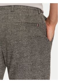 TOMMY HILFIGER - Tommy Hilfiger Chinosy Denton MW0MW36700 Szary Regular Fit. Kolor: szary. Materiał: syntetyk #2