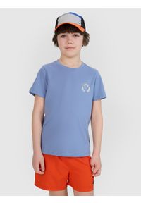 4f - 4F T-shirt regular z nadrukiem chłopięcy - granatowy 146 (10-11 lat). Okazja: na co dzień. Kolor: niebieski. Materiał: bawełna, jersey, dzianina. Długość rękawa: krótki rękaw. Długość: krótkie. Wzór: nadruk. Sezon: lato. Styl: sportowy, klasyczny, casual
