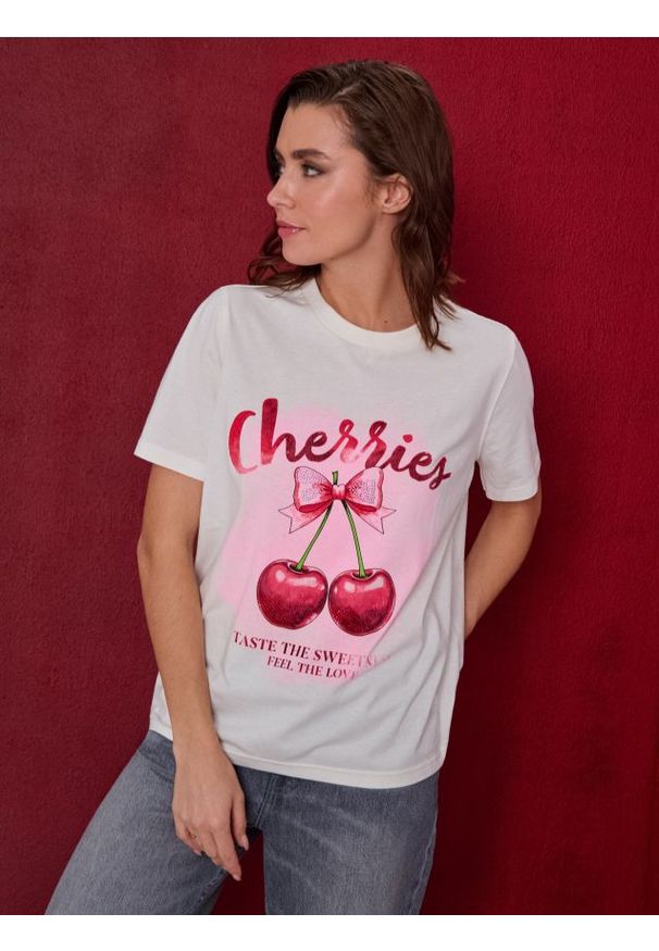 Sinsay - Bawełniana koszulka z nadrukiem - kremowy. Kolor: kremowy. Materiał: bawełna. Wzór: nadruk