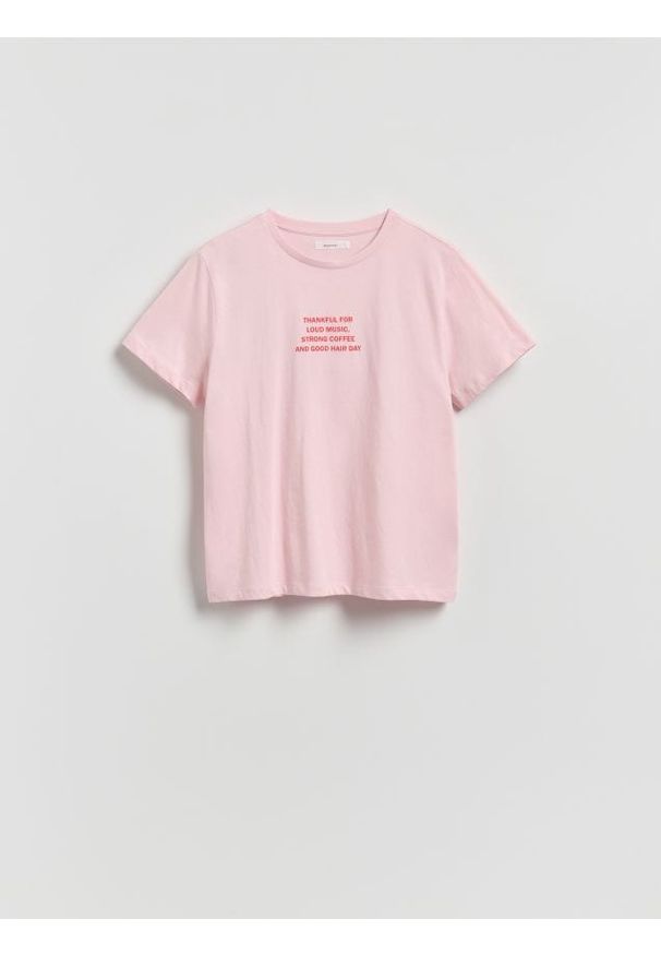 Reserved - T-shirt z napisem - różowy. Kolor: różowy. Materiał: bawełna. Wzór: napisy