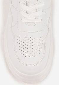 Born2be - Białe Sznurowane Sneakersy Vices na Grubej Podeszwie Ozdobiona Napisem Annalira. Okazja: na co dzień. Zapięcie: sznurówki. Kolor: biały. Materiał: jeans. Wzór: aplikacja, napisy. Obcas: na obcasie. Wysokość obcasa: niski #5