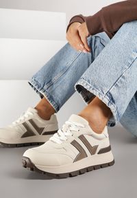 Renee - Beżowe Sneakersy na Grubej Podeszwie Zdobione Przeszyciami Lulline. Okazja: na co dzień, na spacer. Kolor: beżowy. Materiał: jeans. Wzór: aplikacja. Sport: turystyka piesza