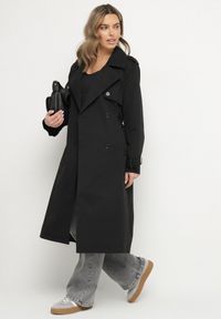 Born2be - Czarny Dwurzędowy Płaszcz Typu Trencz z Paskiem z Klamrą Mailana. Okazja: na spotkanie biznesowe. Kolor: czarny. Materiał: jeans. Wzór: paski. Styl: klasyczny, biznesowy, elegancki #6