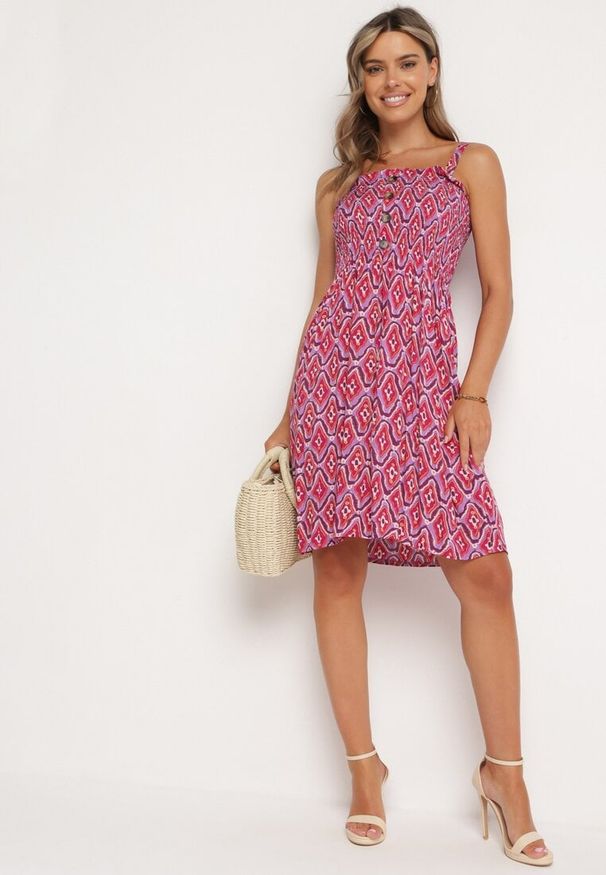 Born2be - Fioletowo-Różowa Rozkloszowana Sukienka z Wiskozy z Regulowanymi Ramiączkami i Marszczoną Górą Jovemia. Okazja: na co dzień, na spacer, na plażę. Kolor: fioletowy. Materiał: wiskoza. Długość rękawa: na ramiączkach. Sezon: lato. Typ sukienki: proste. Styl: klasyczny, wakacyjny, casual