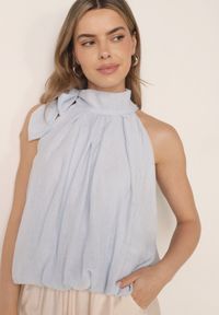 Born2be - Niebieska Elegancka Bluzka z Wiskozy Ozdobiona Wiązaniem Nemereia. Typ kołnierza: kokarda. Kolor: niebieski. Materiał: wiskoza. Długość: długie. Wzór: aplikacja. Styl: elegancki #4