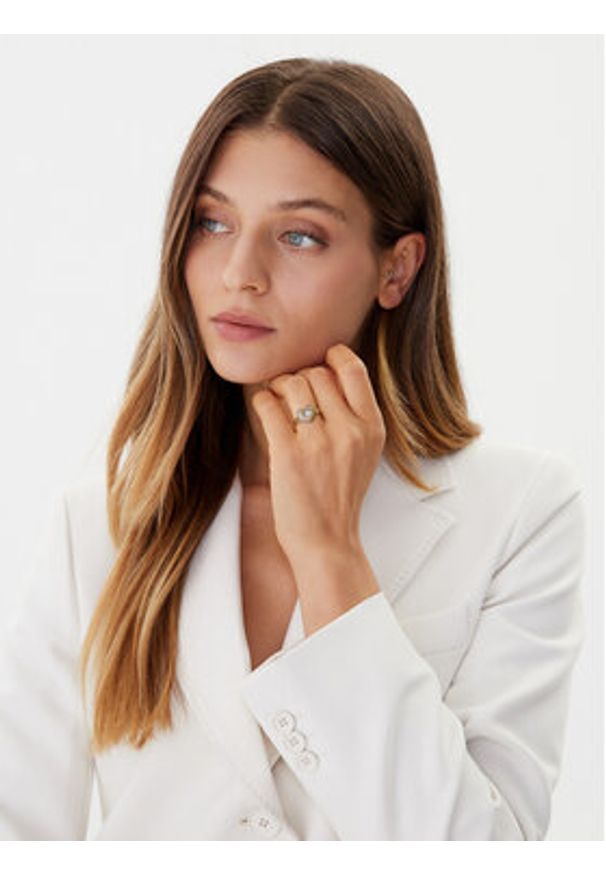 Guess Pierścionek JUBR05 552JW Złoty. Materiał: metalowe. Kolor: złoty